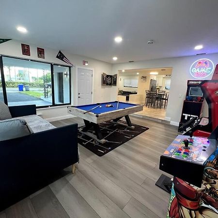 Modern Tropical Oasis With Arcade, Hottub & Minigolf Villa Hollywood Buitenkant foto