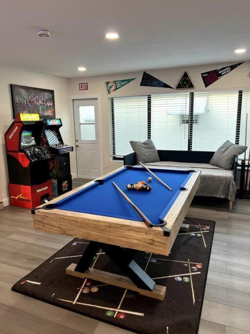 Modern Tropical Oasis With Arcade, Hottub & Minigolf Villa Hollywood Buitenkant foto